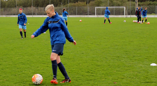 SV Höngg – equipa feminina suiça de futebol – estagia em Palmela